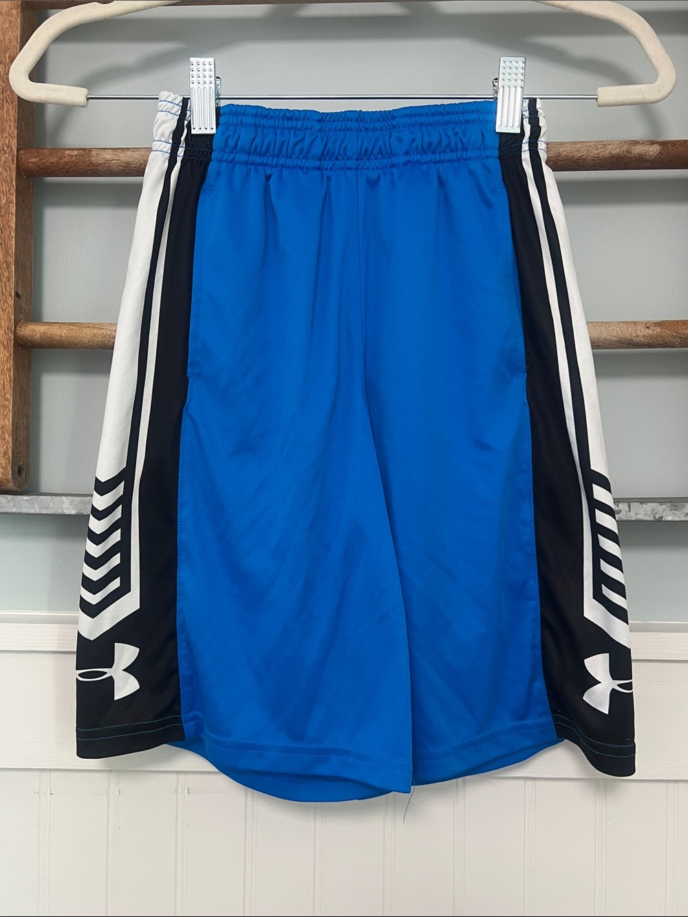 Boys under Armour youth small performance pull-up shorts, blue